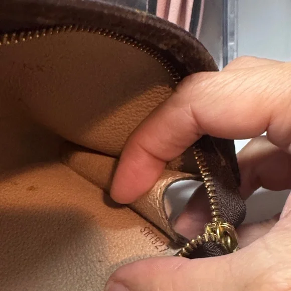 AUTHENTIC Louis Vuitton Brown Monogram mini pochette - Picture 8 of 10